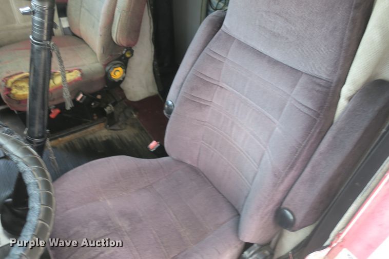 image for item DB10069 1993 Freightliner FLD120 semi truck