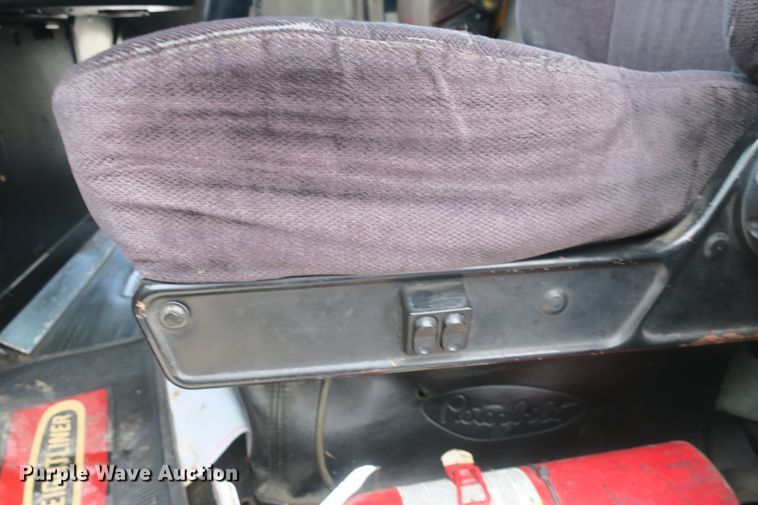 image for item DB10069 1993 Freightliner FLD120 semi truck