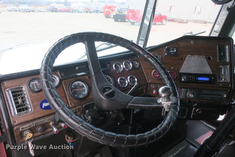 image for item DB10069 1993 Freightliner FLD120 semi truck