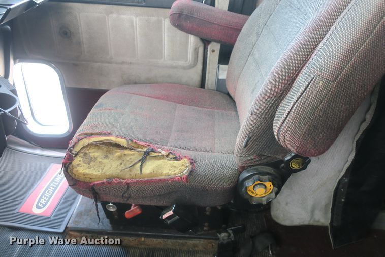 image for item DB10069 1993 Freightliner FLD120 semi truck