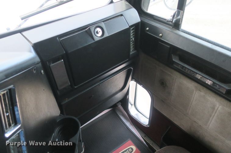 image for item DB10069 1993 Freightliner FLD120 semi truck