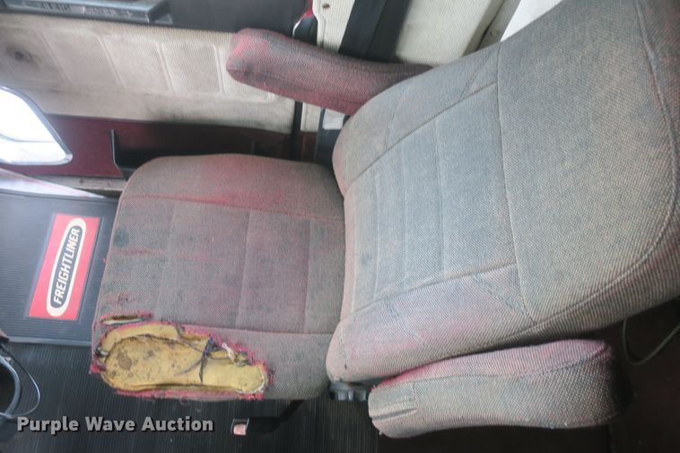 image for item DB10069 1993 Freightliner FLD120 semi truck