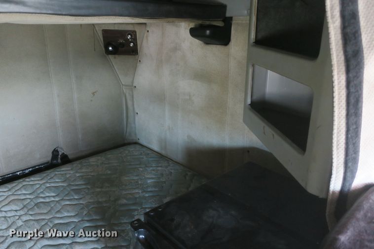 image for item DB10069 1993 Freightliner FLD120 semi truck