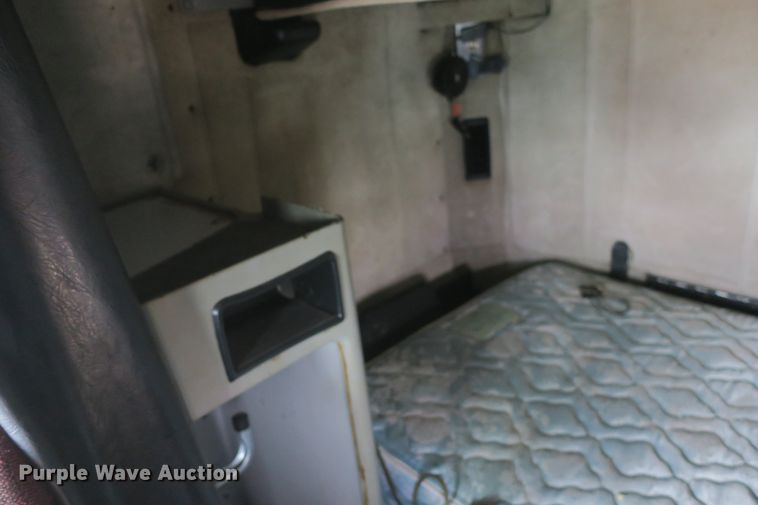 image for item DB10069 1993 Freightliner FLD120 semi truck