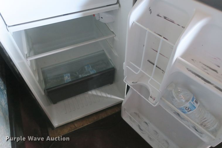 image for item DB10069 1993 Freightliner FLD120 semi truck