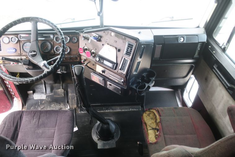 image for item DB10069 1993 Freightliner FLD120 semi truck