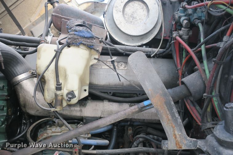 image for item DB10069 1993 Freightliner FLD120 semi truck