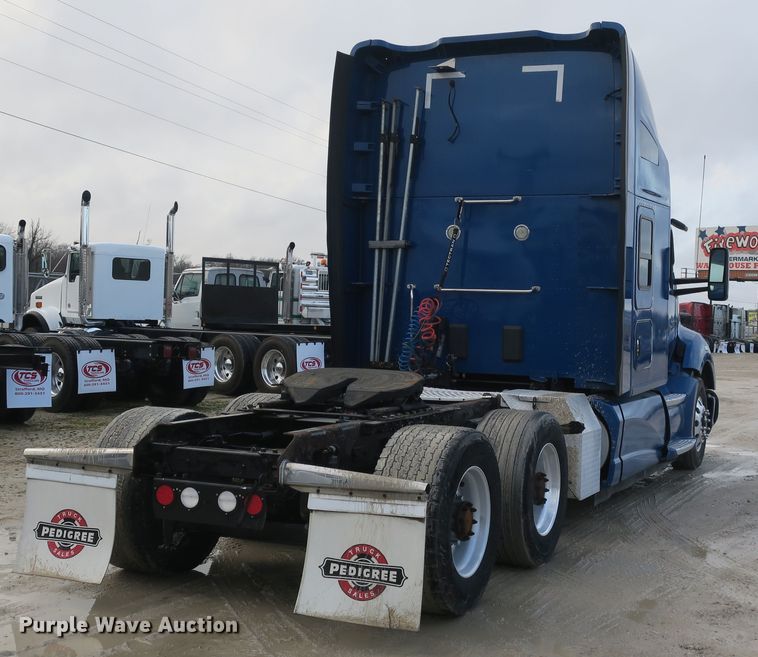 image for item DB10070 2014 Kenworth T680 semi truck