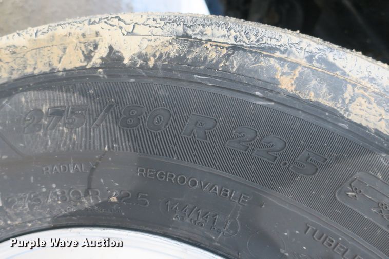 image for item DB10070 2014 Kenworth T680 semi truck