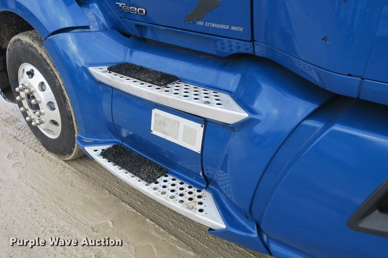 image for item DB10070 2014 Kenworth T680 semi truck