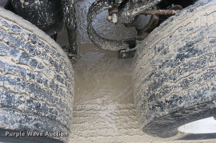 image for item DB10070 2014 Kenworth T680 semi truck