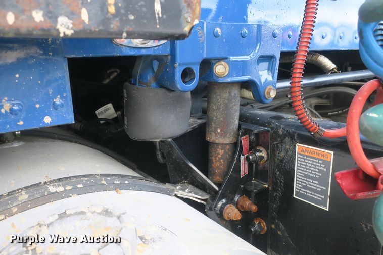 image for item DB10070 2014 Kenworth T680 semi truck