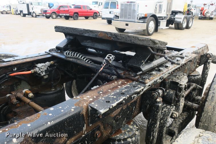 image for item DB10070 2014 Kenworth T680 semi truck