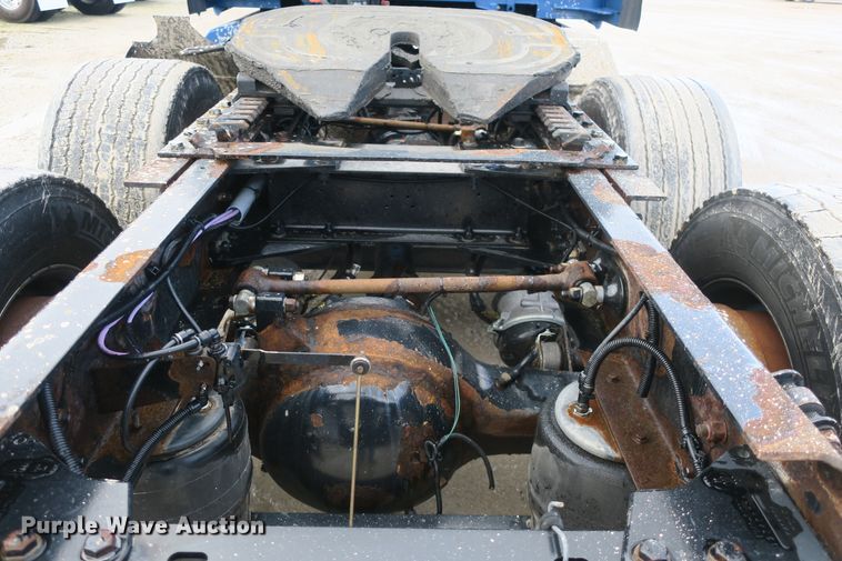 image for item DB10070 2014 Kenworth T680 semi truck