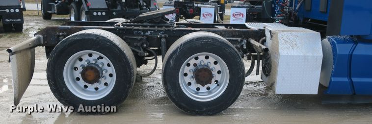 image for item DB10070 2014 Kenworth T680 semi truck