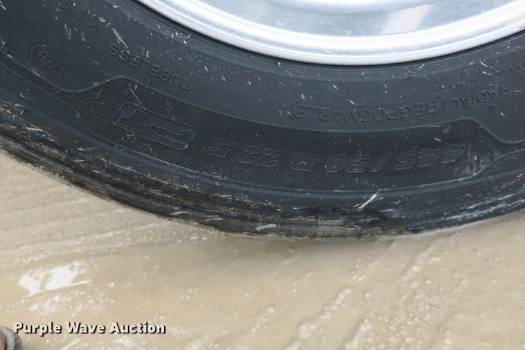 image for item DB10070 2014 Kenworth T680 semi truck