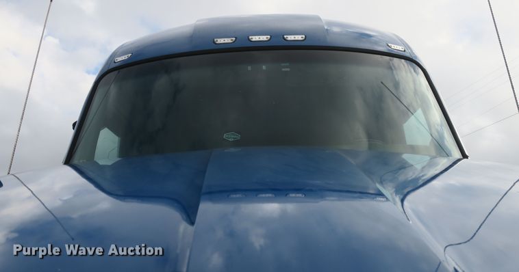 image for item DB10070 2014 Kenworth T680 semi truck