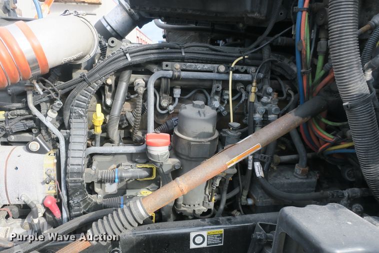 image for item DB10070 2014 Kenworth T680 semi truck