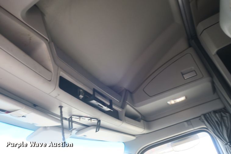 image for item DB10070 2014 Kenworth T680 semi truck