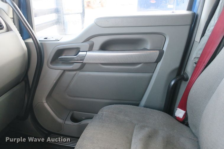 image for item DB10070 2014 Kenworth T680 semi truck