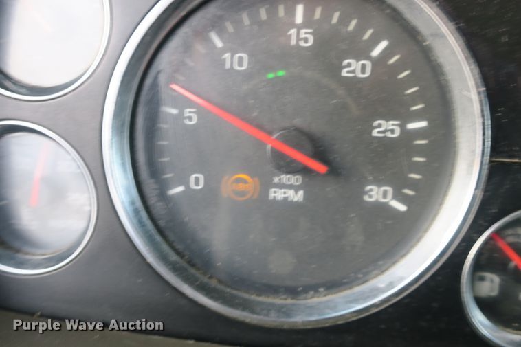 image for item DB10070 2014 Kenworth T680 semi truck