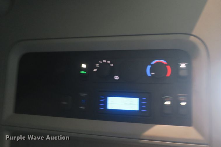 image for item DB10070 2014 Kenworth T680 semi truck