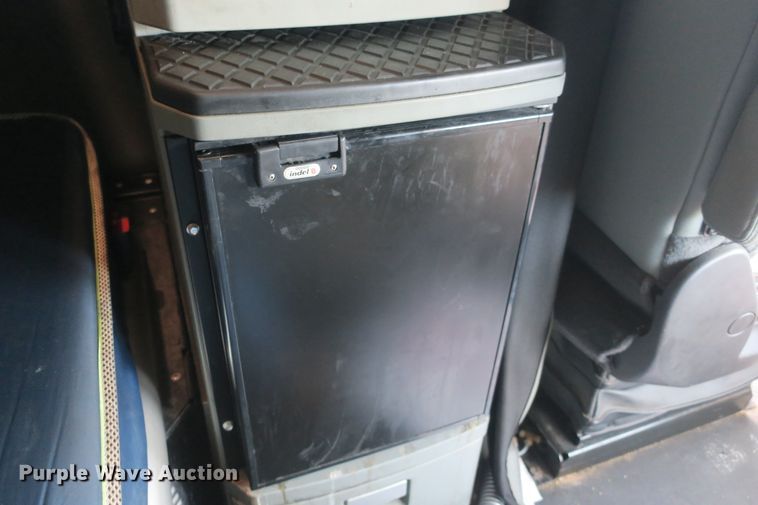 image for item DB10070 2014 Kenworth T680 semi truck