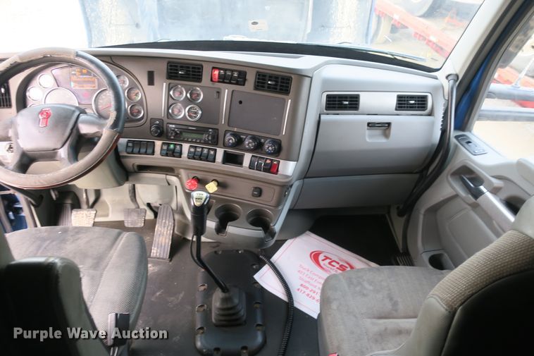 image for item DB10070 2014 Kenworth T680 semi truck