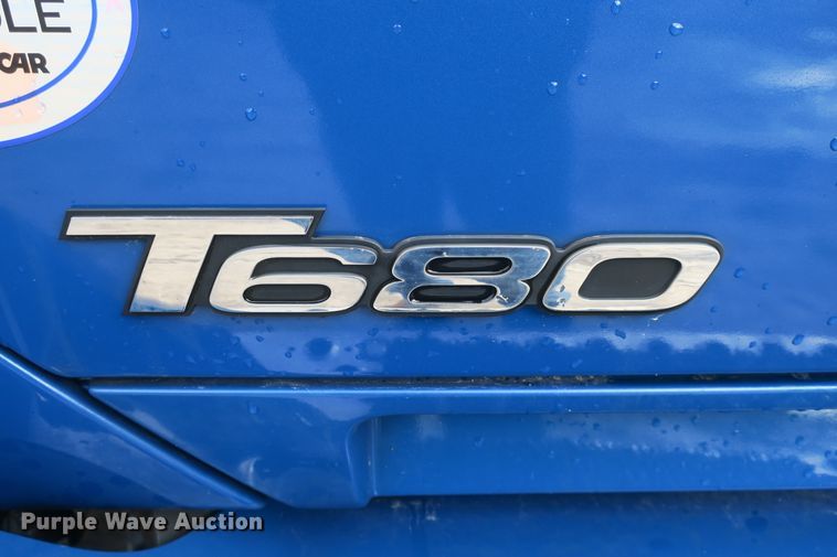 image for item DB10070 2014 Kenworth T680 semi truck