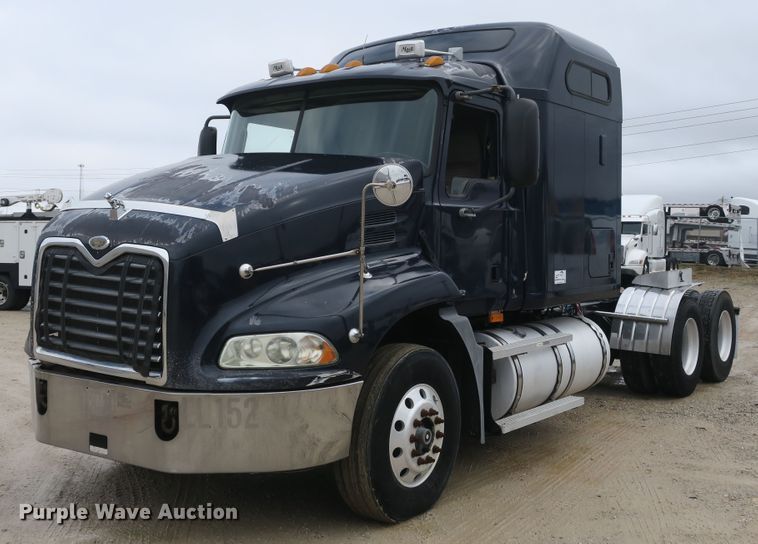 image for item DB10071 2007 Mack Vision CXN semi truck