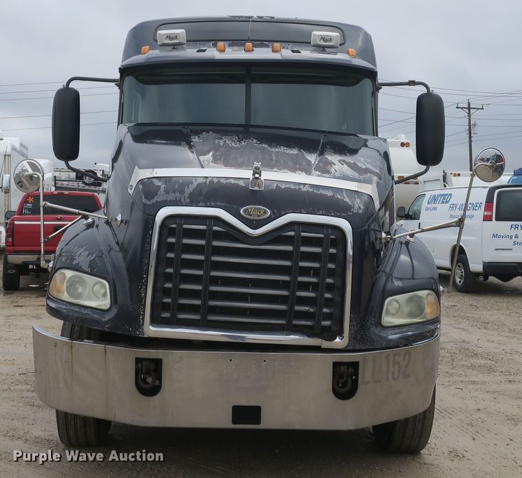 image for item DB10071 2007 Mack Vision CXN semi truck