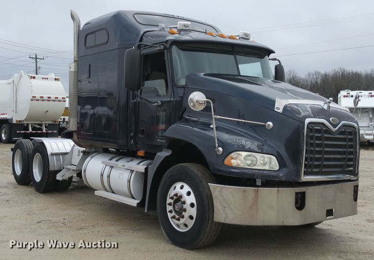 image for item DB10071 2007 Mack Vision CXN semi truck