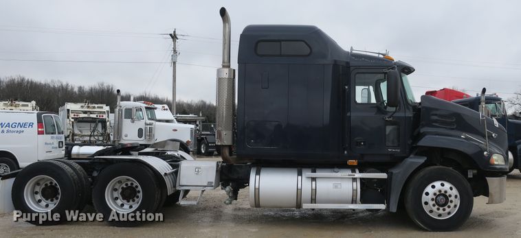 image for item DB10071 2007 Mack Vision CXN semi truck