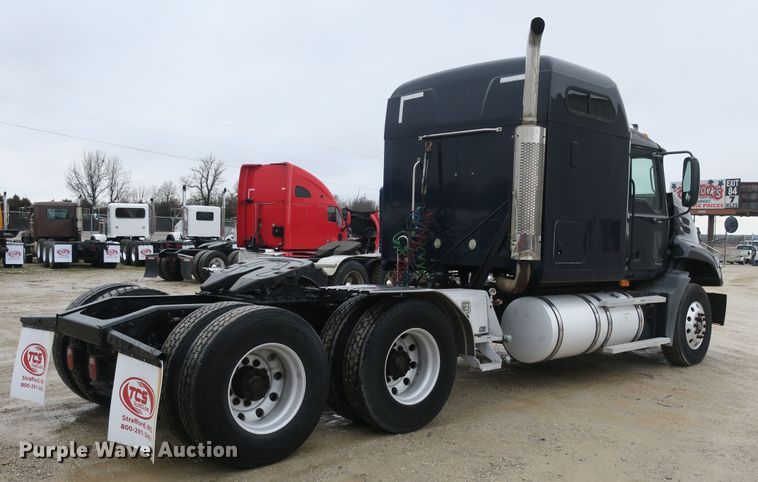 image for item DB10071 2007 Mack Vision CXN semi truck