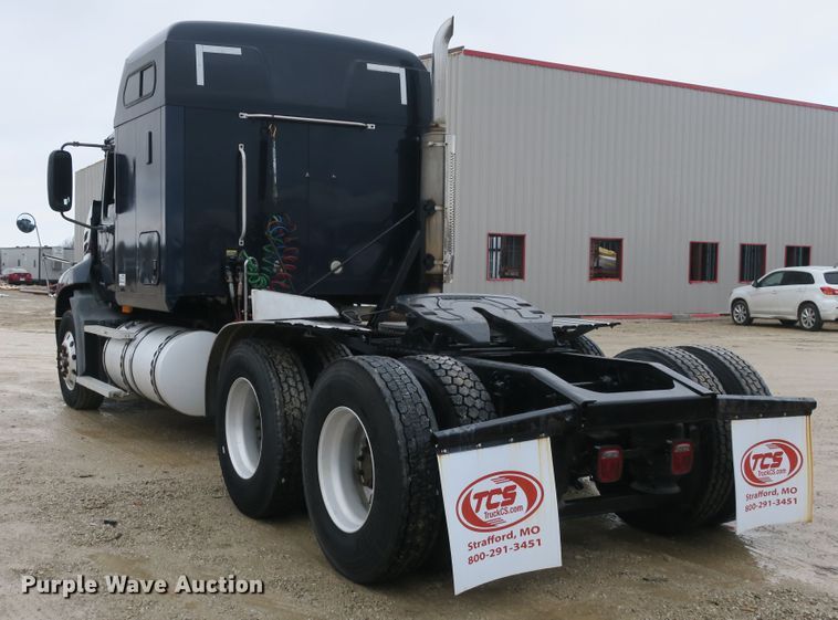 image for item DB10071 2007 Mack Vision CXN semi truck