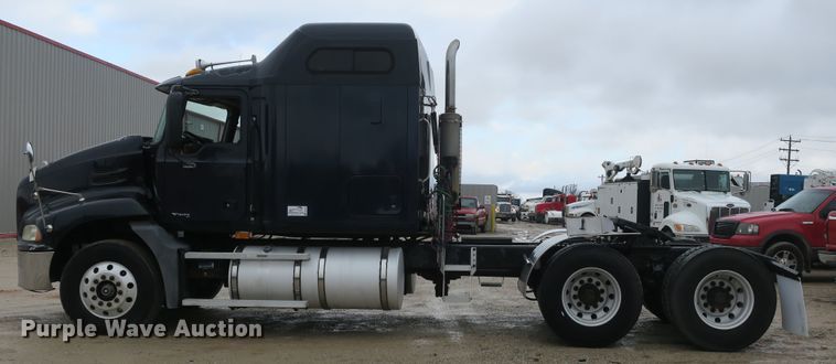 image for item DB10071 2007 Mack Vision CXN semi truck