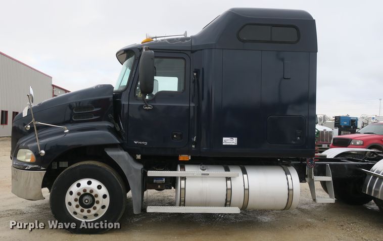 image for item DB10071 2007 Mack Vision CXN semi truck