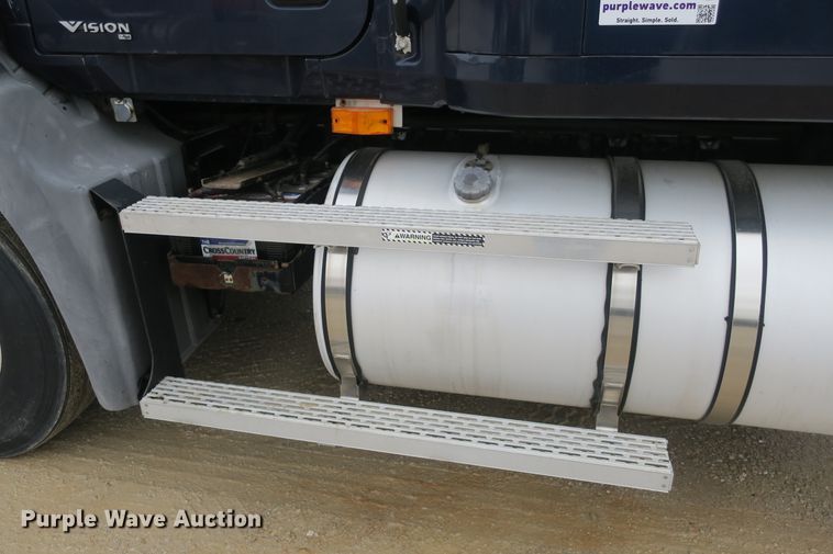 image for item DB10071 2007 Mack Vision CXN semi truck