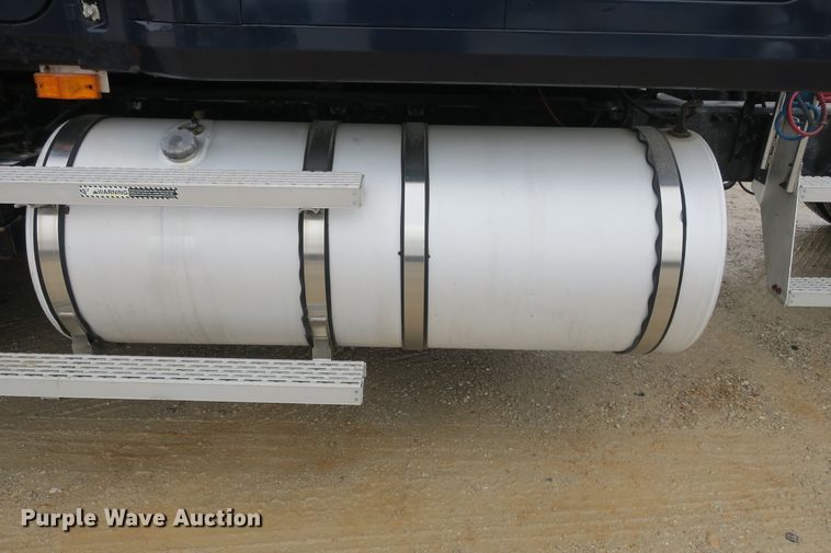 image for item DB10071 2007 Mack Vision CXN semi truck