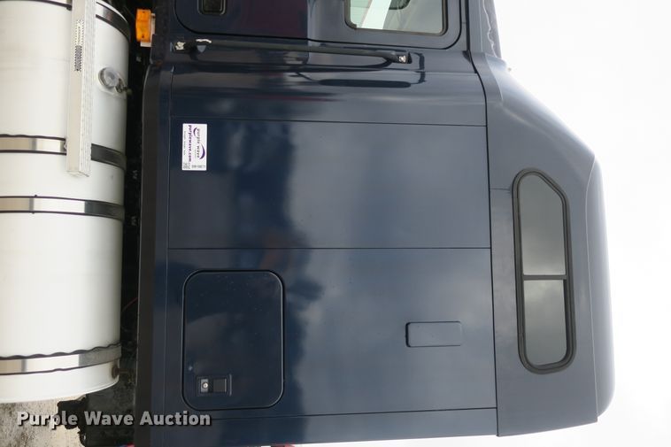 image for item DB10071 2007 Mack Vision CXN semi truck