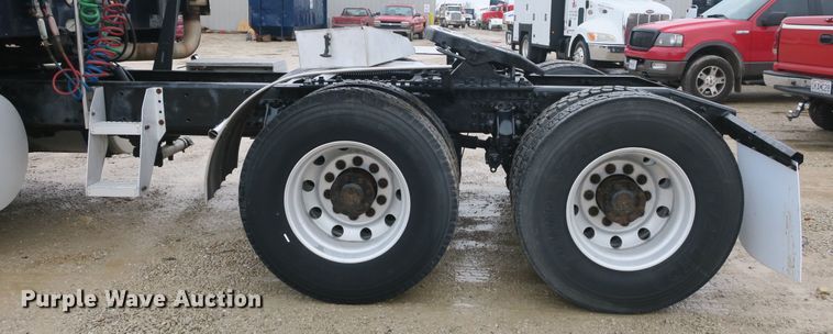 image for item DB10071 2007 Mack Vision CXN semi truck