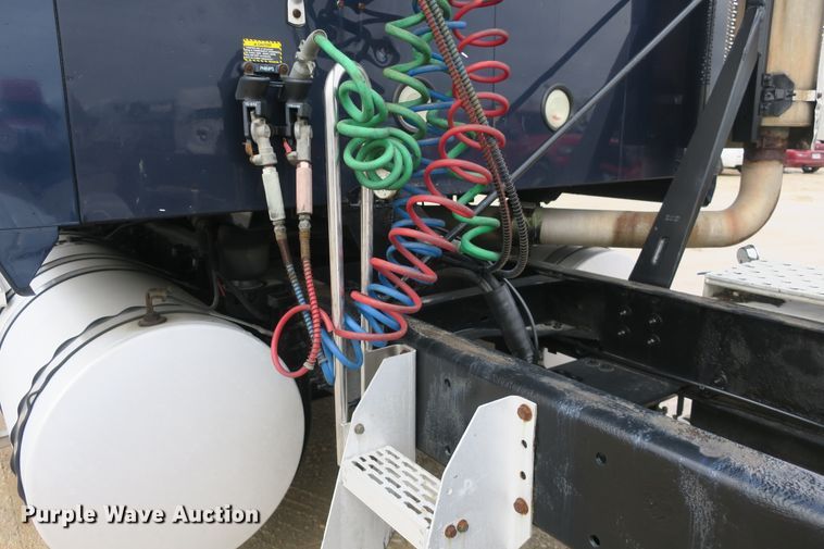 image for item DB10071 2007 Mack Vision CXN semi truck