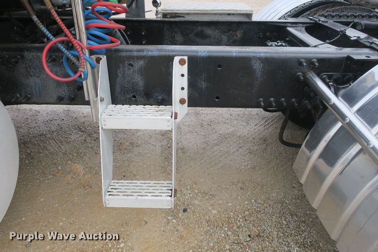 image for item DB10071 2007 Mack Vision CXN semi truck