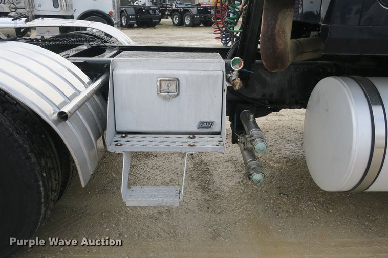 image for item DB10071 2007 Mack Vision CXN semi truck