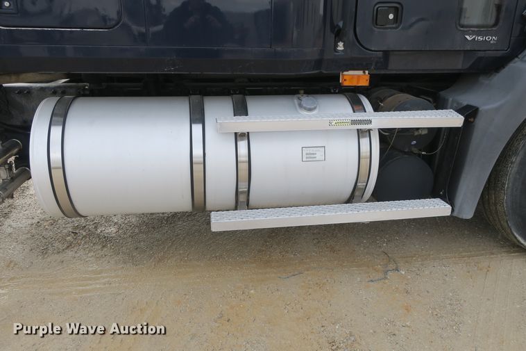 image for item DB10071 2007 Mack Vision CXN semi truck