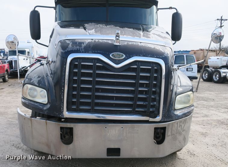 image for item DB10071 2007 Mack Vision CXN semi truck