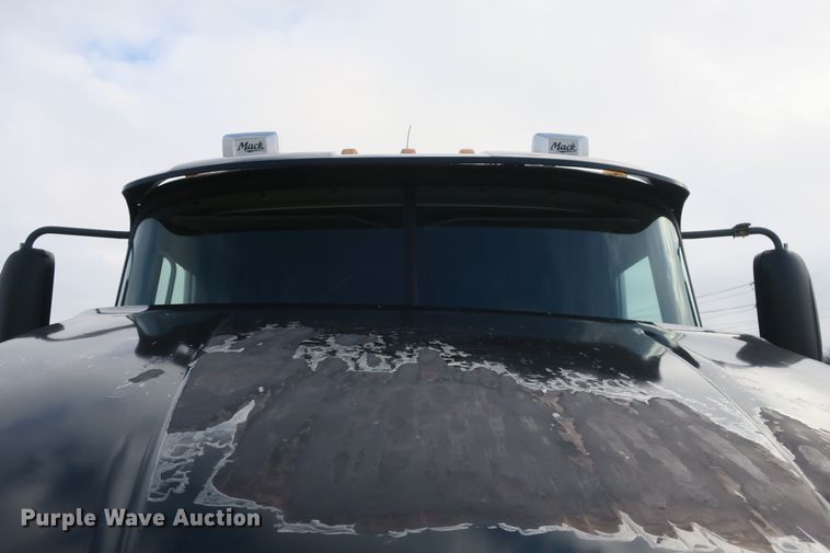 image for item DB10071 2007 Mack Vision CXN semi truck