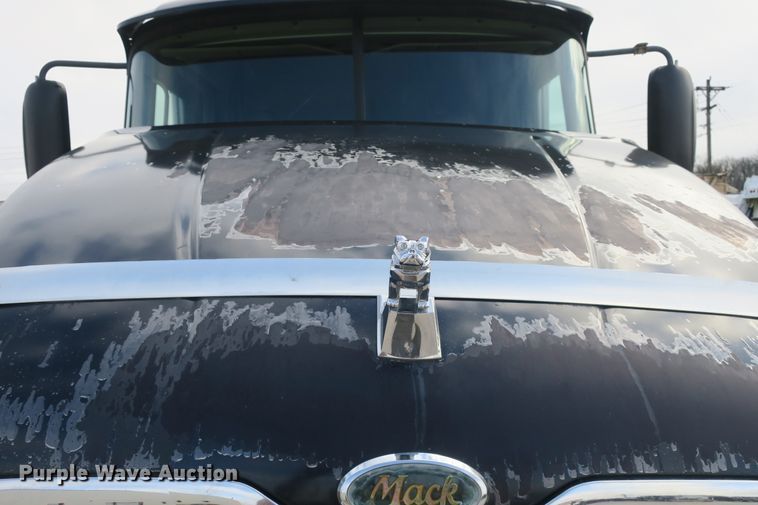 image for item DB10071 2007 Mack Vision CXN semi truck