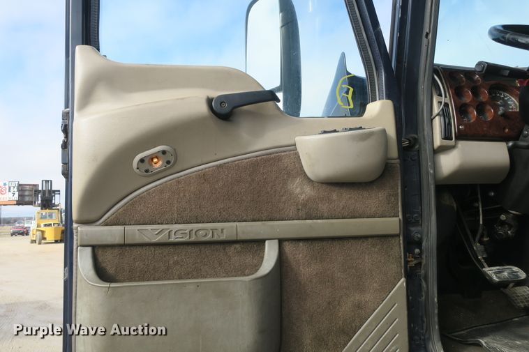 image for item DB10071 2007 Mack Vision CXN semi truck