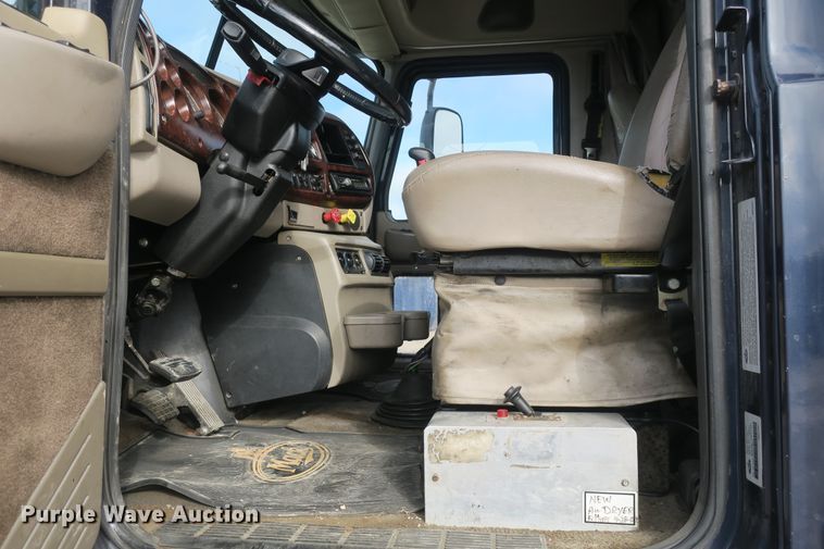 image for item DB10071 2007 Mack Vision CXN semi truck